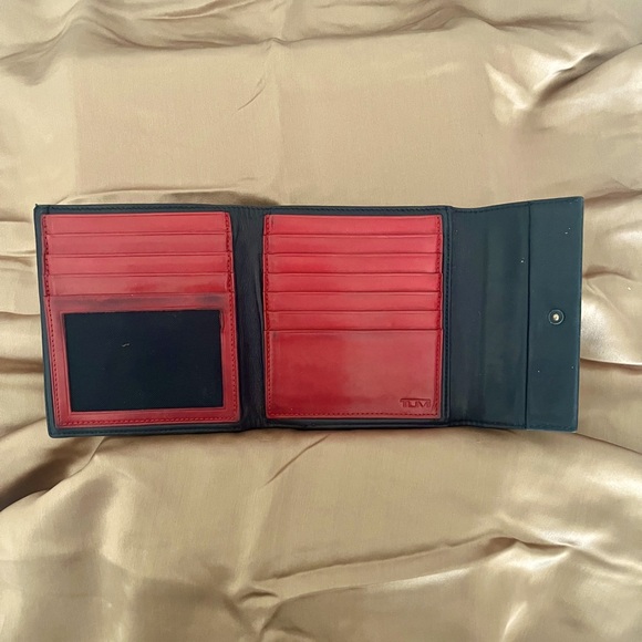 Vintage Tumi leather wallet, black with red - Picture 2 of 5